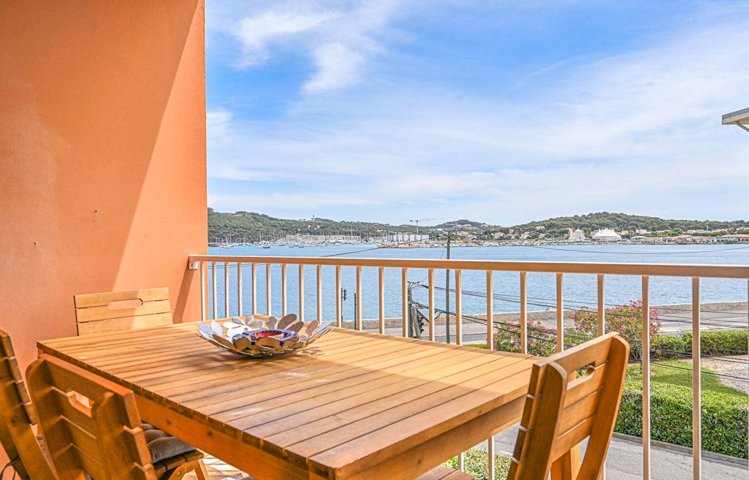 Appartement avec la vue mer à vendre aux Sablettes