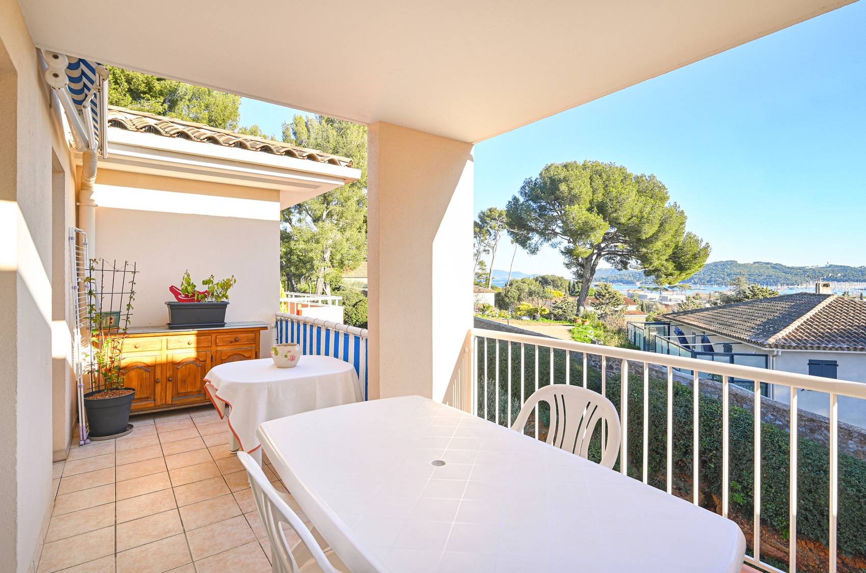 Appartement avec la vue mer à vendre sur les hauteurs des Sablettes