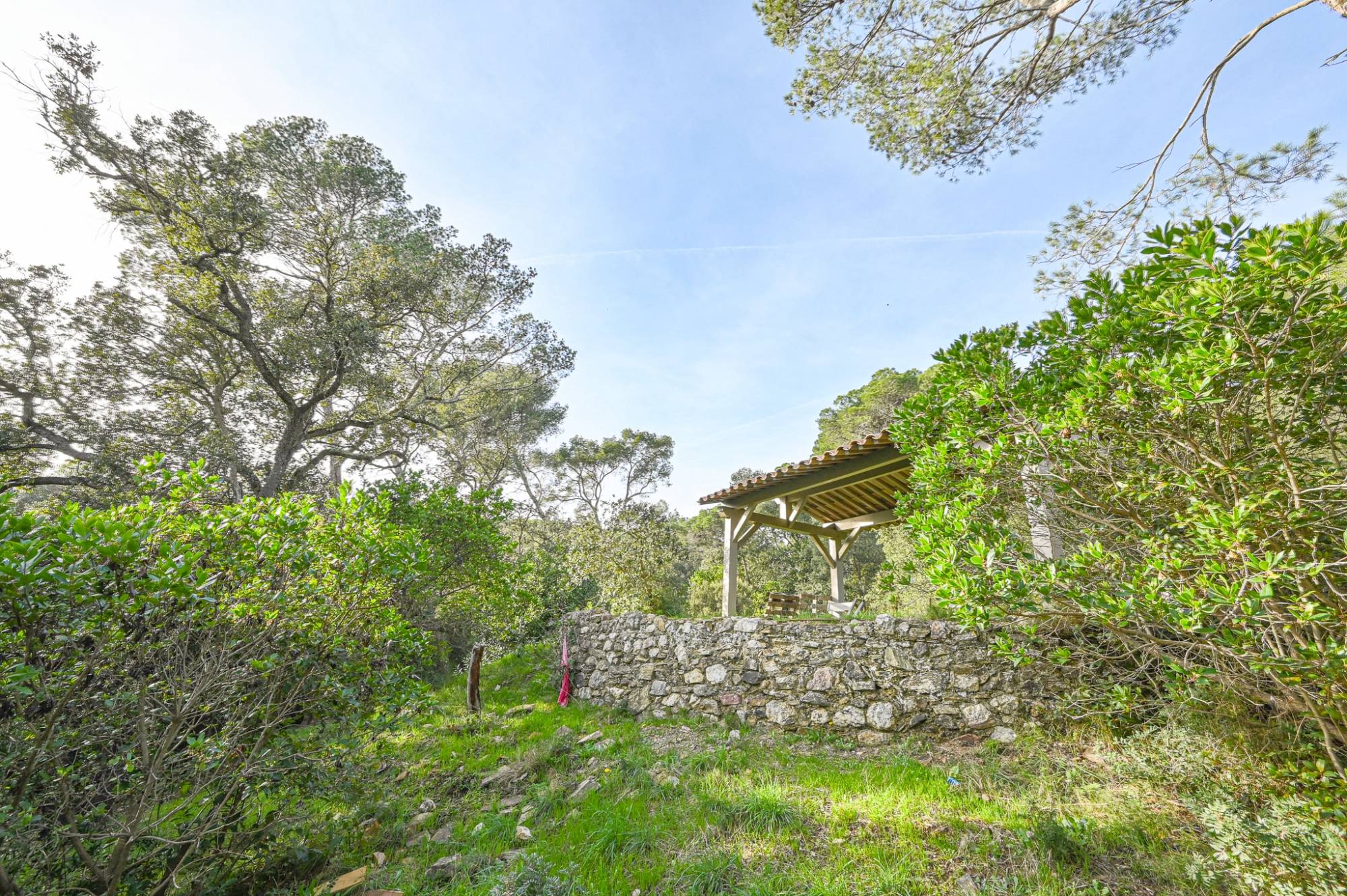 Propriété à vendre avec une grande parcelle de terrain, sur la commune de La Seyne-sur-Mer