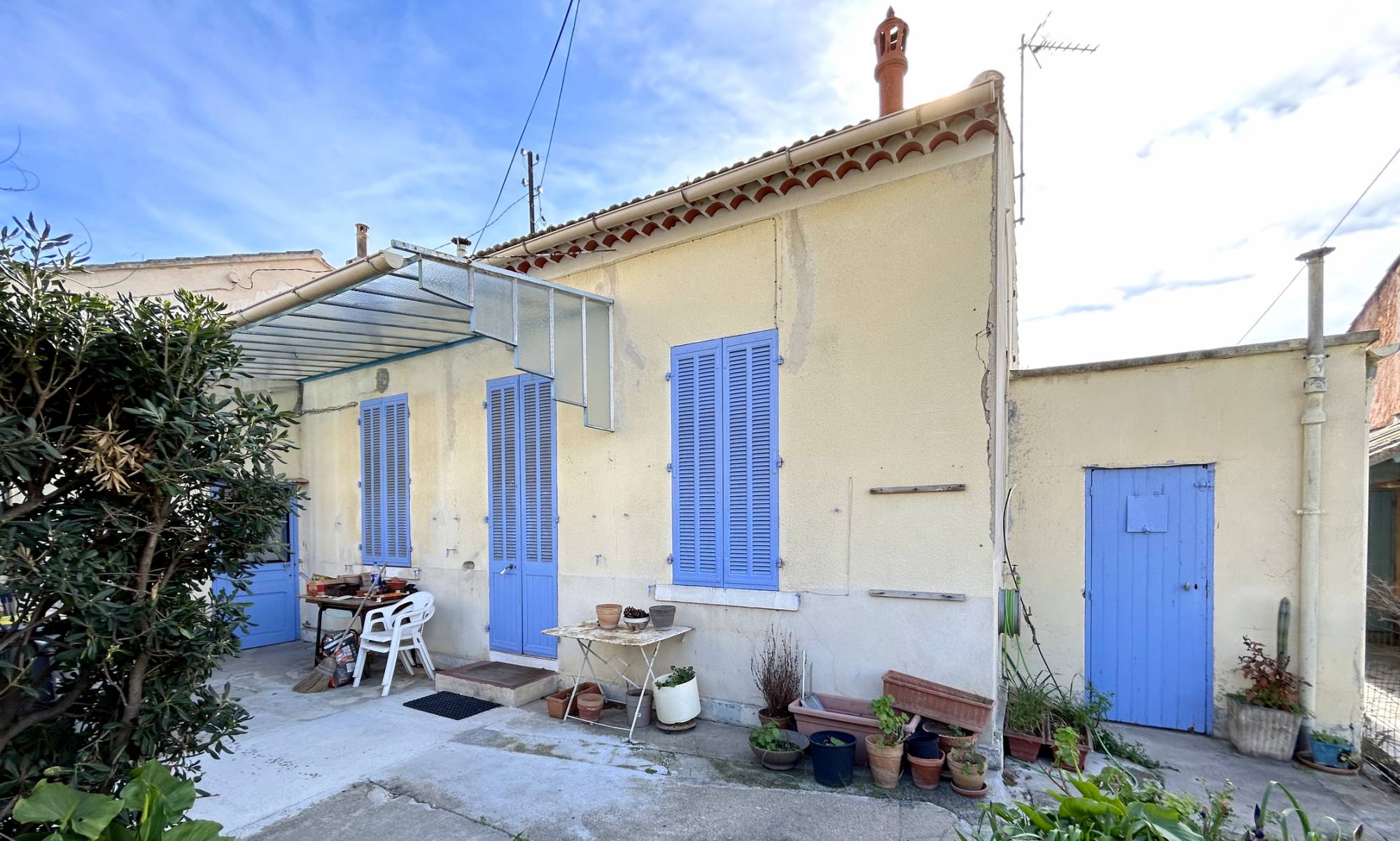 Maison de ville à rénover à vendre dans le quartier seynois Général Carmille