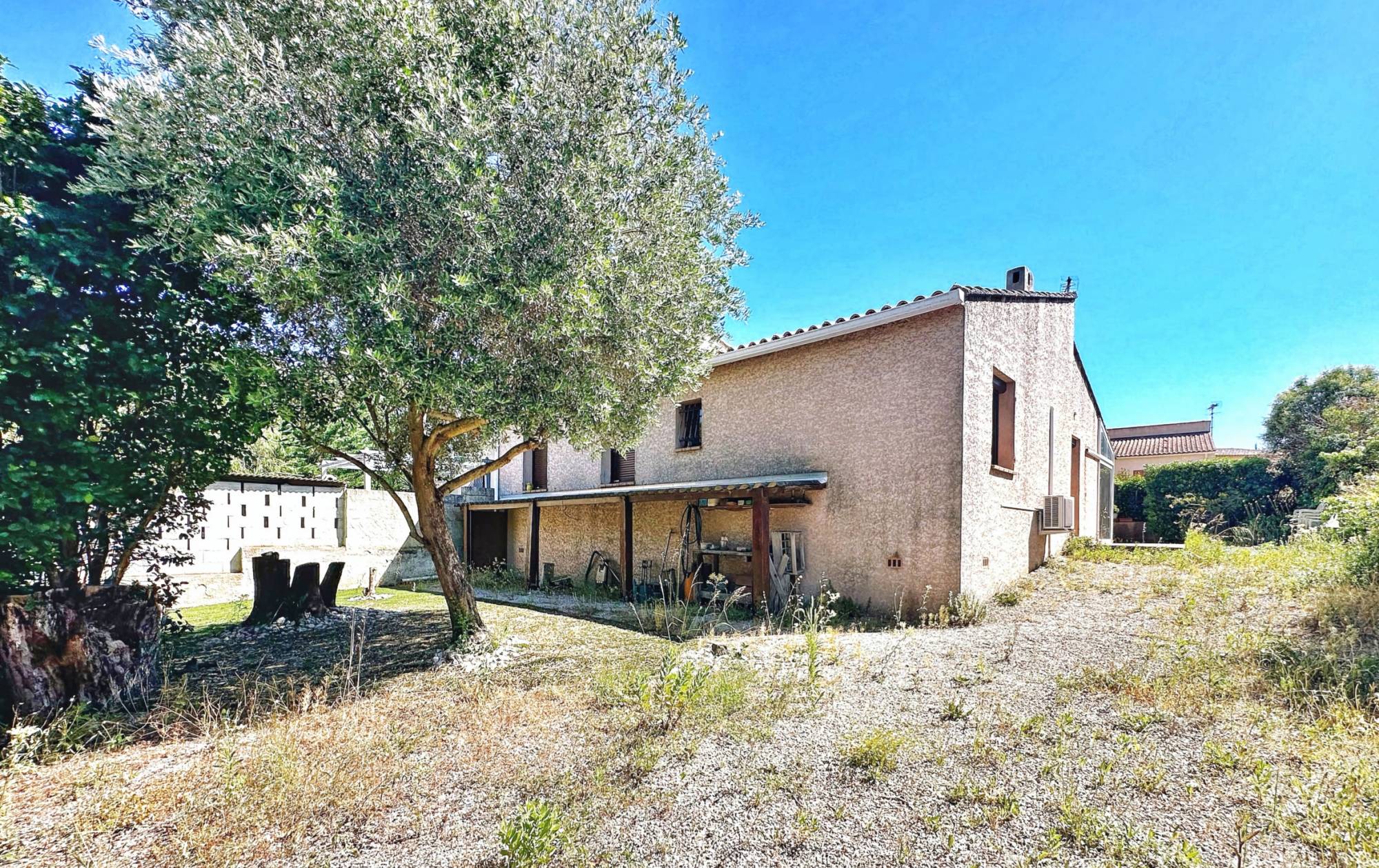 Maison 4 pièces avec garage à vendre Route de Janas par notre agence immobilière